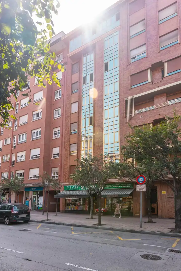 Vista exterior de Dúplex en venda en Gijón  amb Calefacció i Traster