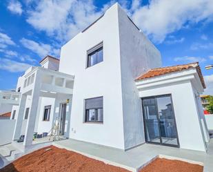 Vista exterior de Casa o xalet en venda en San Miguel de Abona amb Terrassa i Piscina