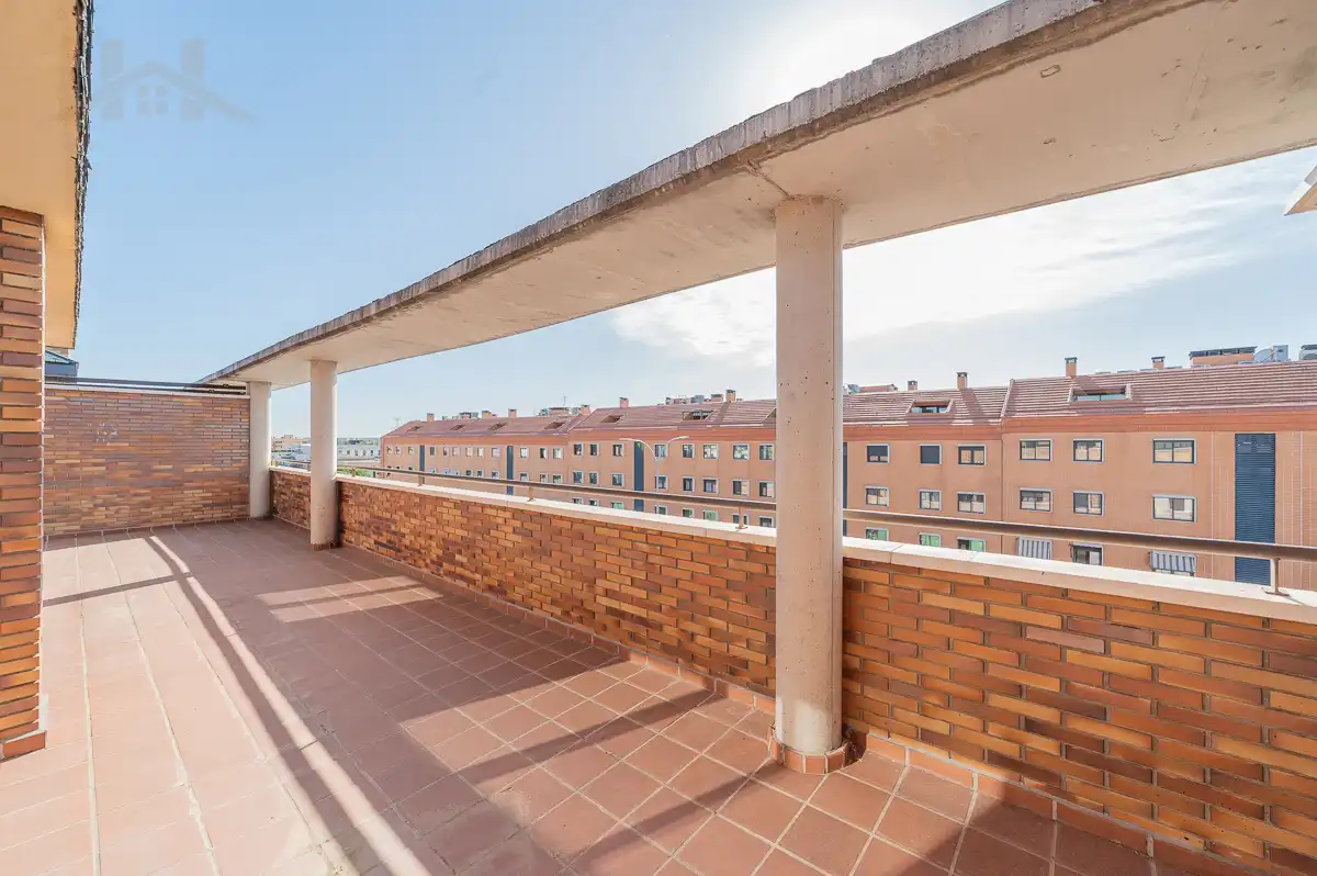 Terraza de Ático en venta en Arroyomolinos (Madrid) con Aire acondicionado, Calefacción y Jardín privado