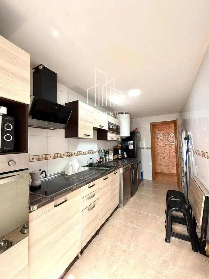 Cocina de Piso en venta en Castellanos de Moriscos con Calefacción, Horno y Lavadora