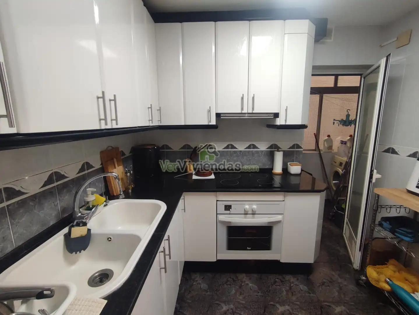 Cocina de Piso en venta en Barberà del Vallès con Calefacción, Horno y Internet