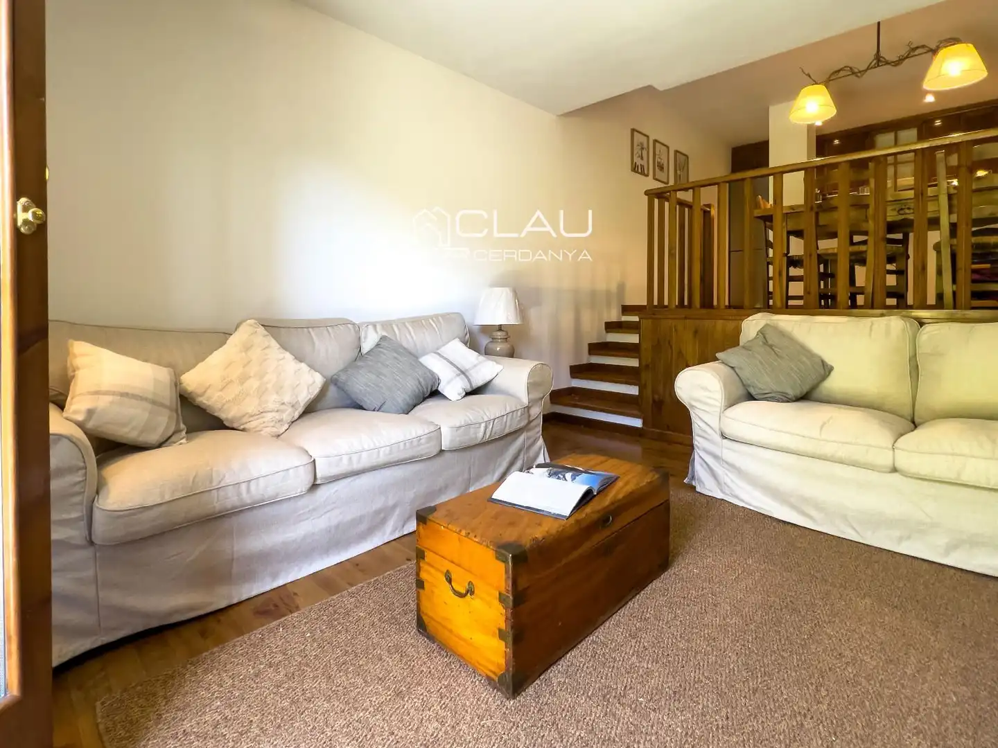 Wohnzimmer von Einfamilien-Reihenhaus zur Miete in Isòvol mit Heizung, Parkett und Terrasse