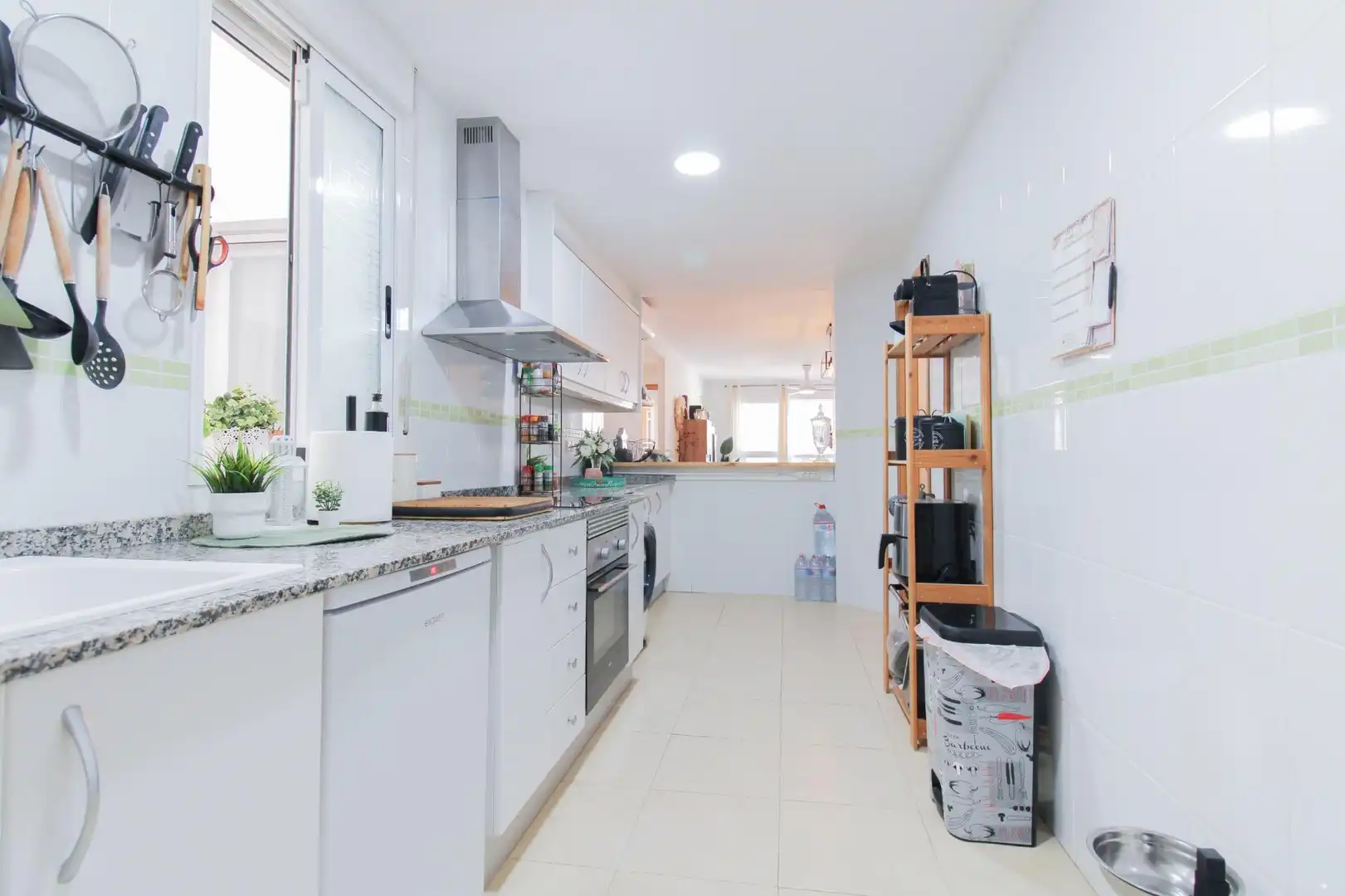 Küche von Wohnung zum Verkauf in Benaguasil mit Klimaanlage und Alarm