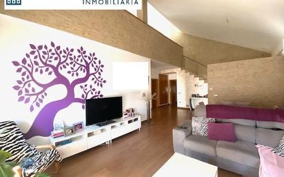 Sala d'estar de Casa o xalet en venda en Ciudad Real Capital amb Aire condicionat i Piscina