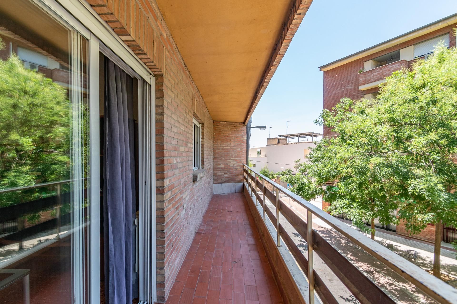 Vista exterior de Pis en venda en  Granada Capital amb Calefacció i Terrassa