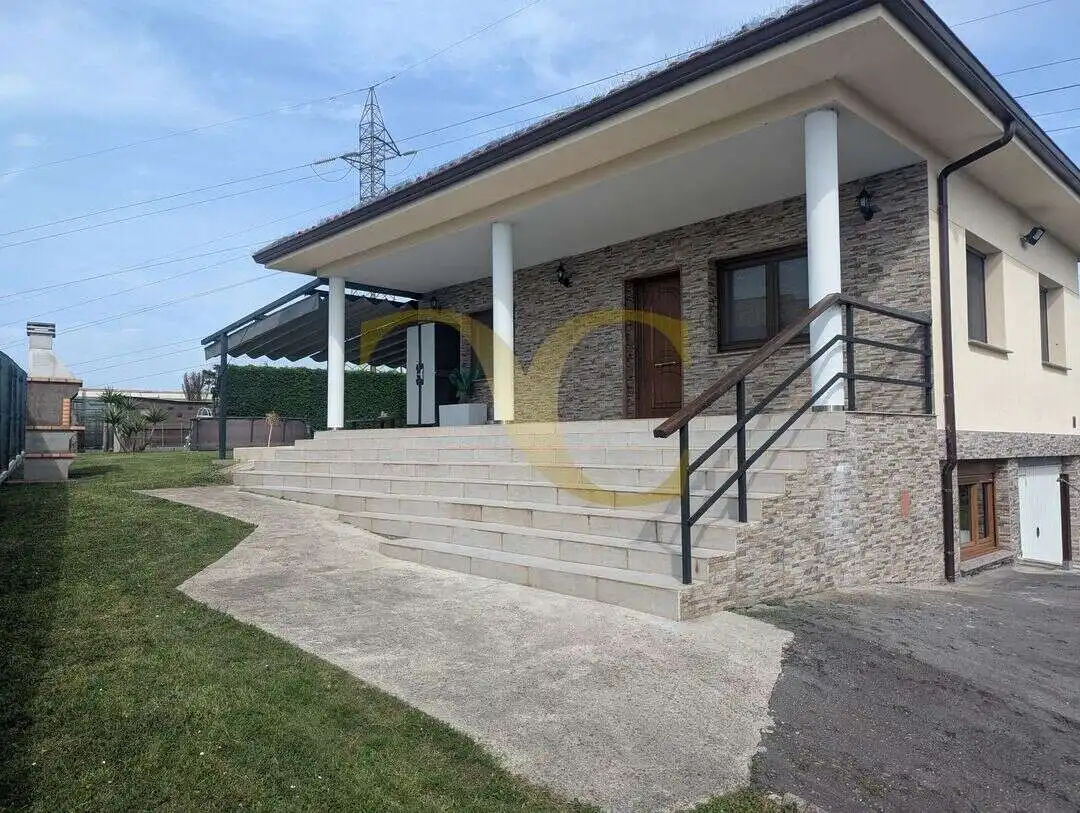 Vista exterior de Casa o chalet en venta en Gijón  con Calefacción, Jardín privado y Terraza