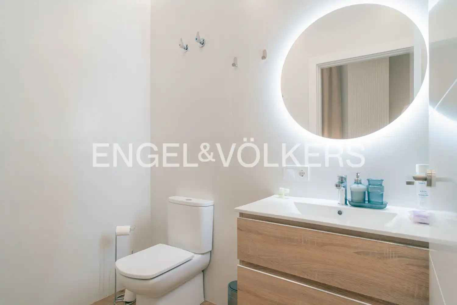 Bathroom of Apartments for sale in Valencia  with Air Conditioner, Heating and Furnished