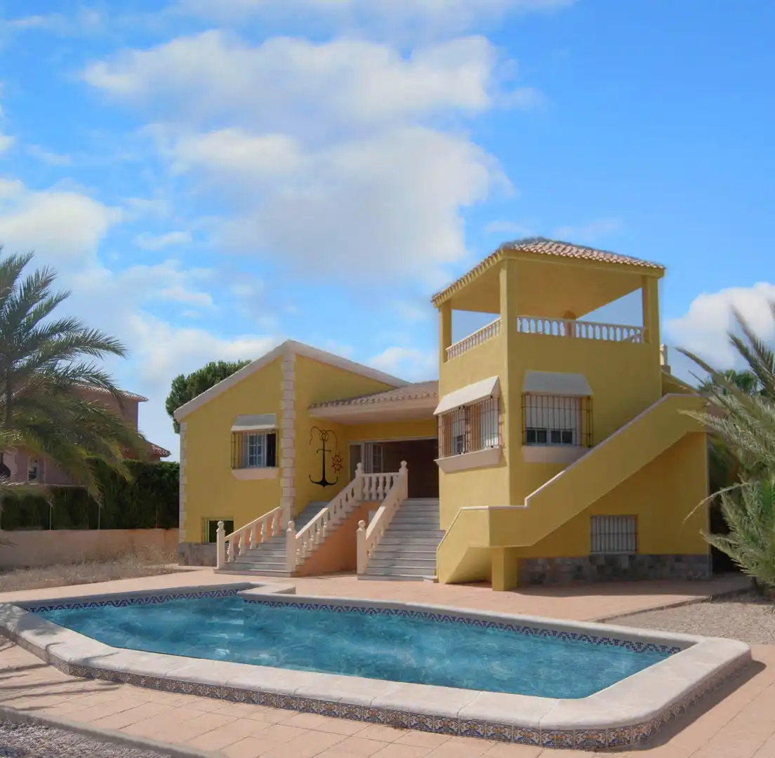 Villa mit Pool zum Verkauf in Urbanizacion Urbanización Veneziola A