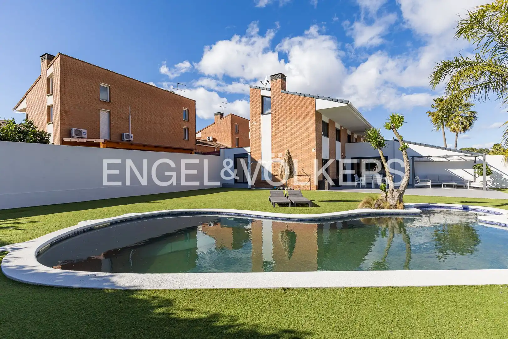 Piscina de Casa adosada en venda en Els Pallaresos amb Calefacció, Jardí privat i Terrassa