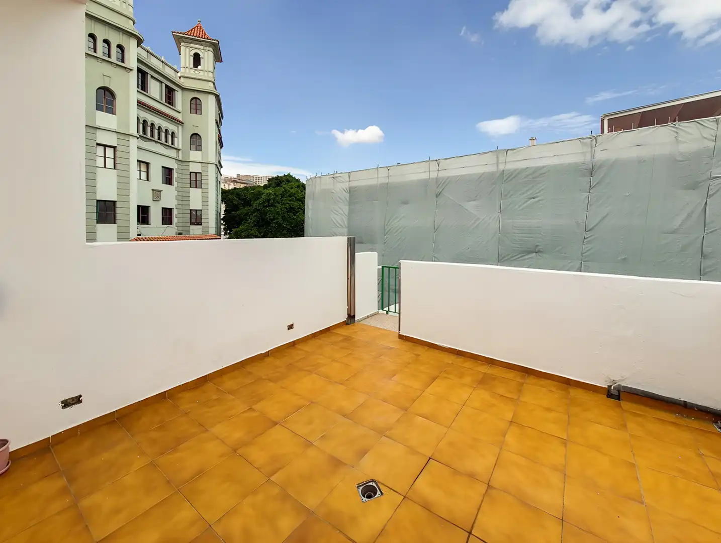 Terrassa de Casa o xalet en venda en Las Palmas de Gran Canaria amb Terrassa, Traster i Moblat