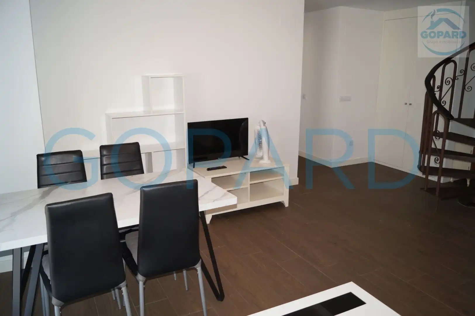 Sala d'estar de Dúplex de lloguer en Villanueva de la Cañada amb Aire condicionat, Calefacció i Moblat