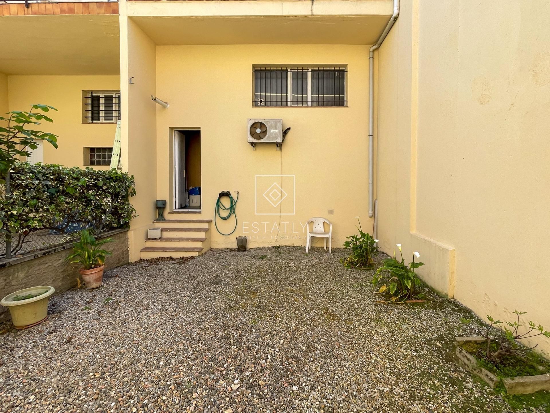 Garden of Single-family semi-detached for sale in Girona Capital  with Air Conditioner, Heating and Private garden
