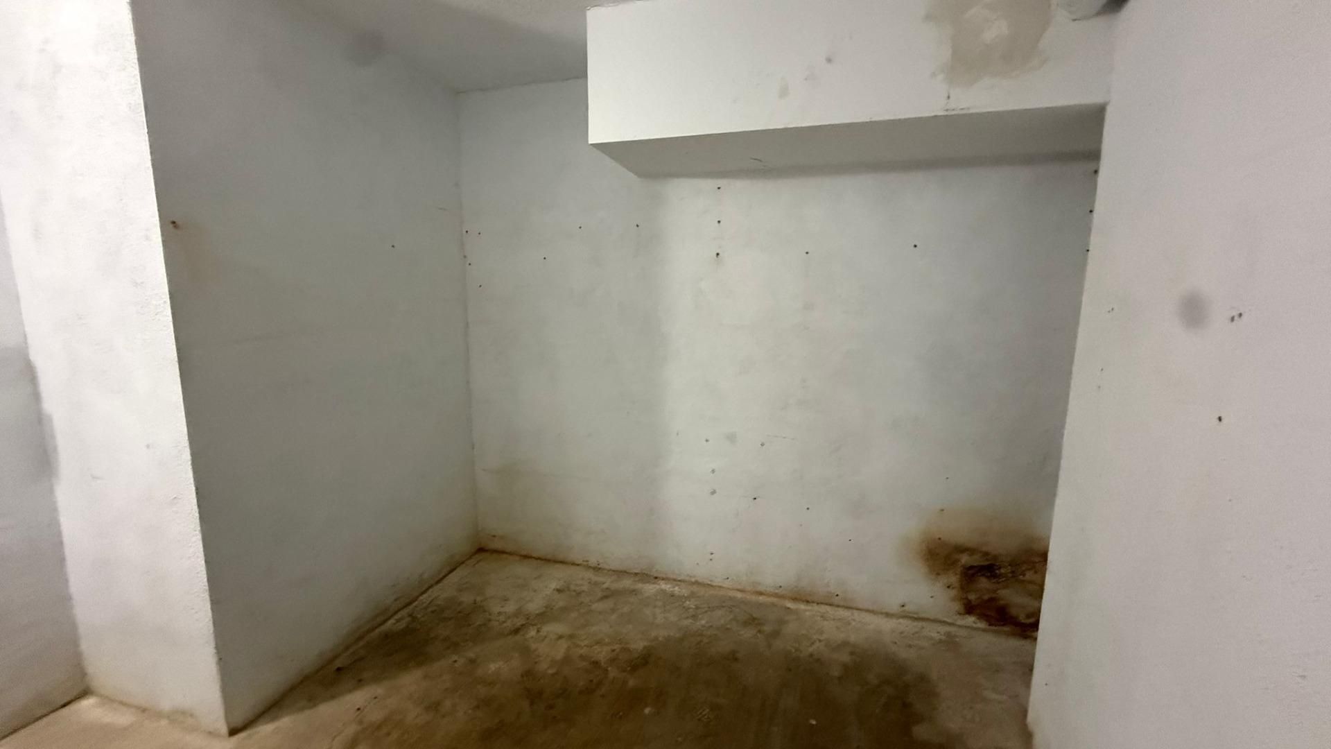 Box room for sale in Manises