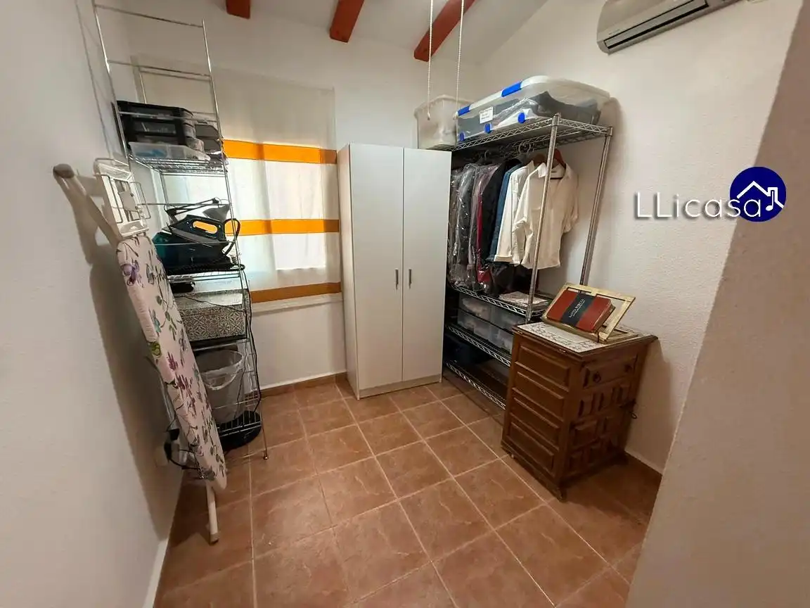 Habitación de Casa adosada en venta en La Pobla de Vallbona con Aire acondicionado, Jardín privado y Terraza