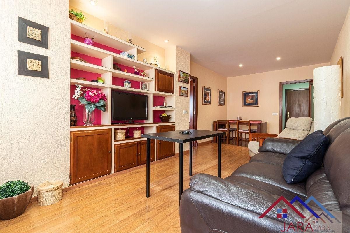 Sala d'estar de Pis de lloguer en Jerez de la Frontera amb Aire condicionat, Calefacció i Piscina