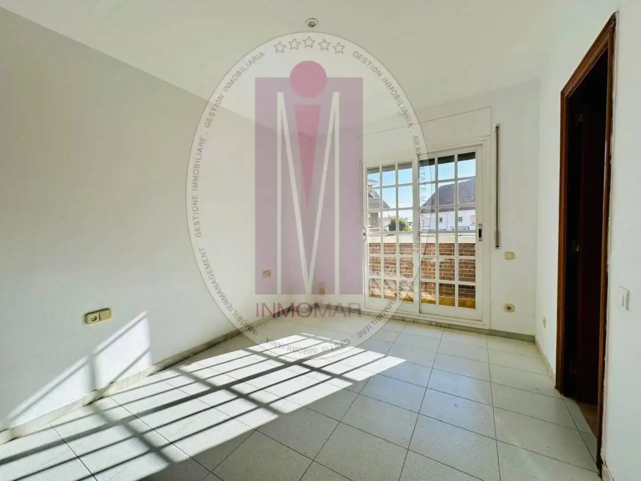 Vista exterior de Casa adosada en venta en Castelldefels con Calefacción y Piscina comunitaria