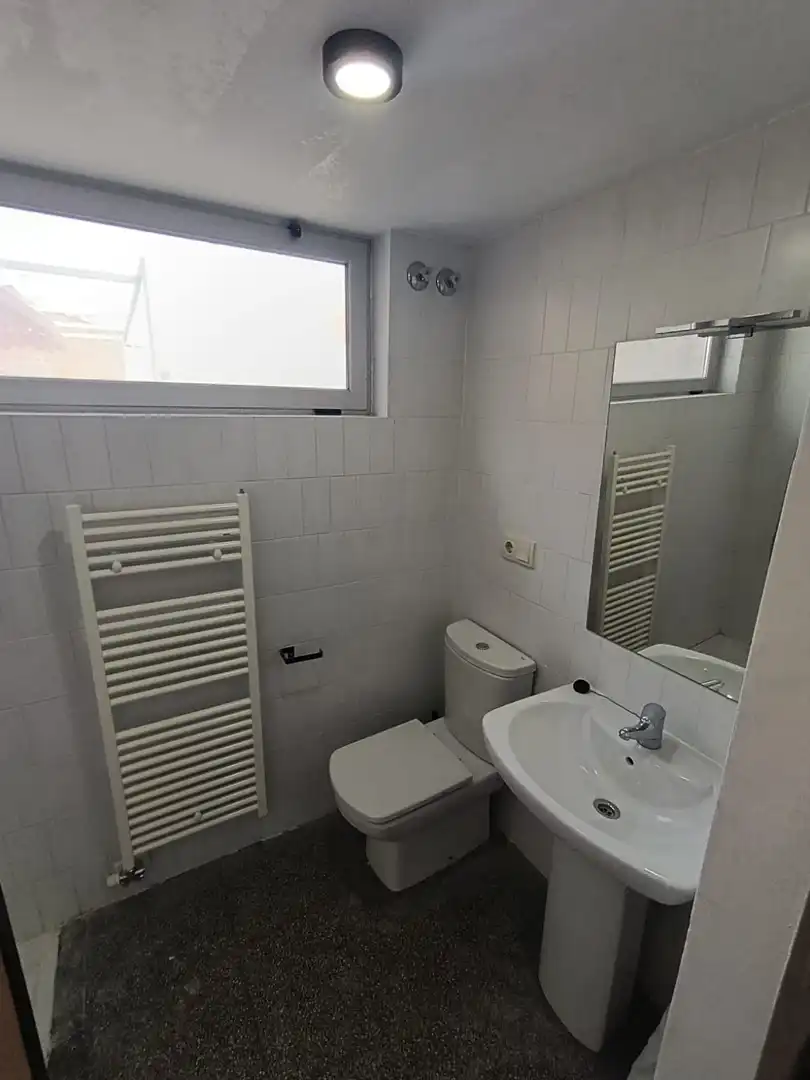 Baño de Piso de alquiler en Rosselló con Calefacción