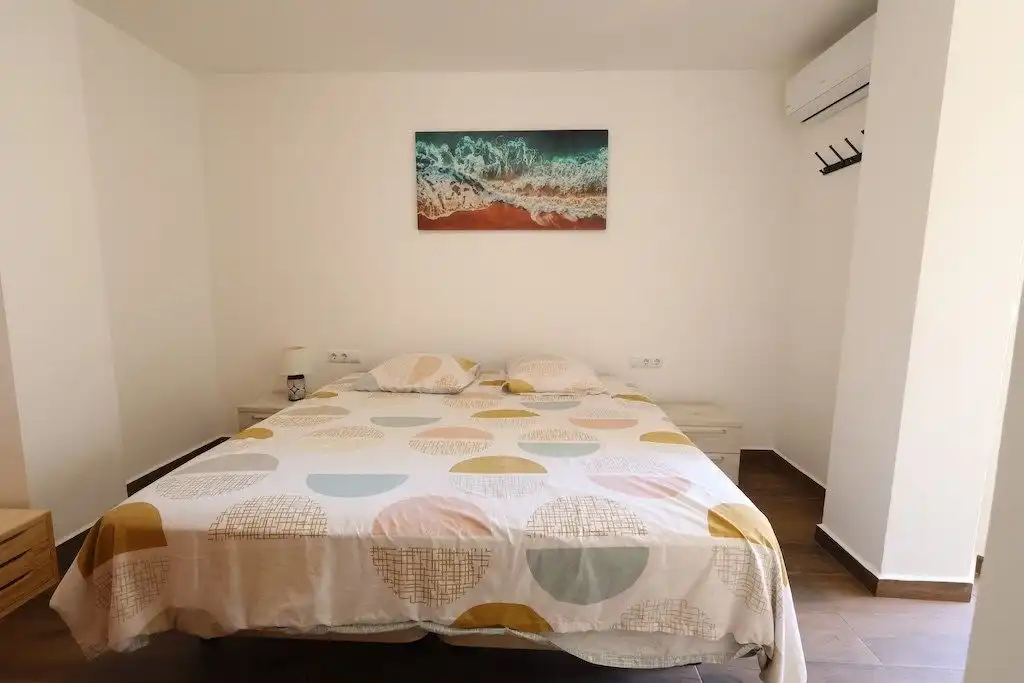 Dormitori de Apartament en venda en Torrevieja amb Terrassa i Piscina comunitària