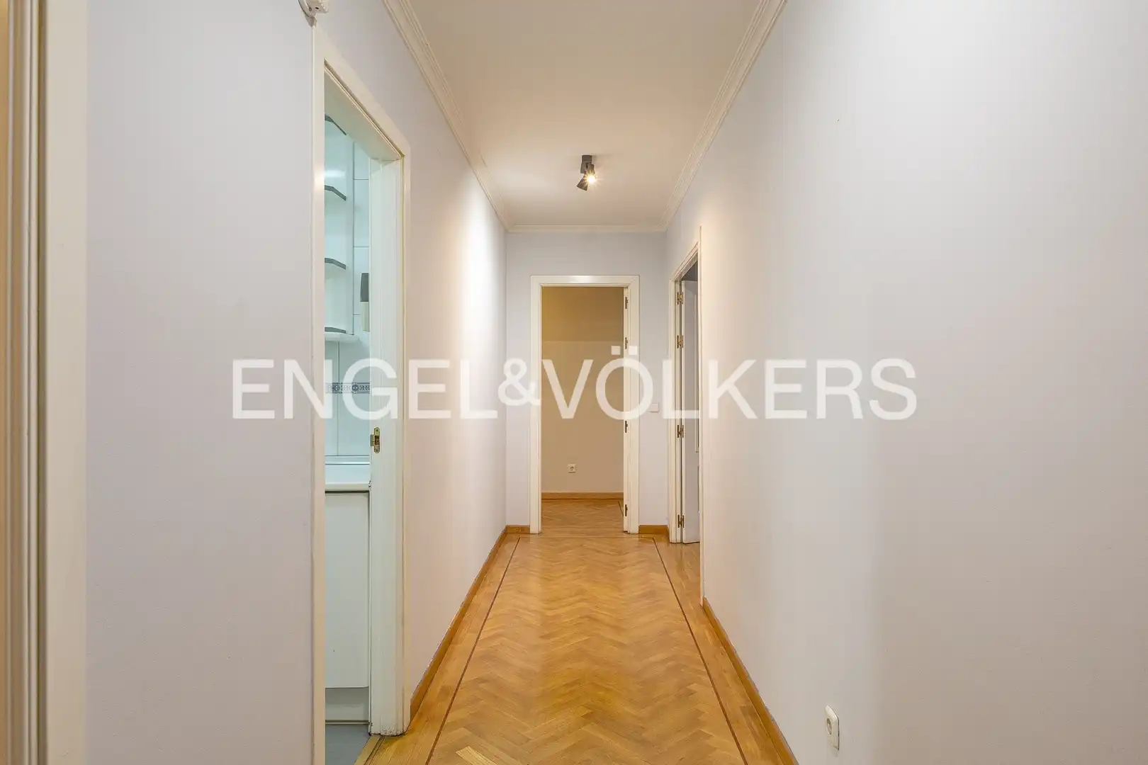 Flat for sale in Madrid  with Air Conditioner and Heating
