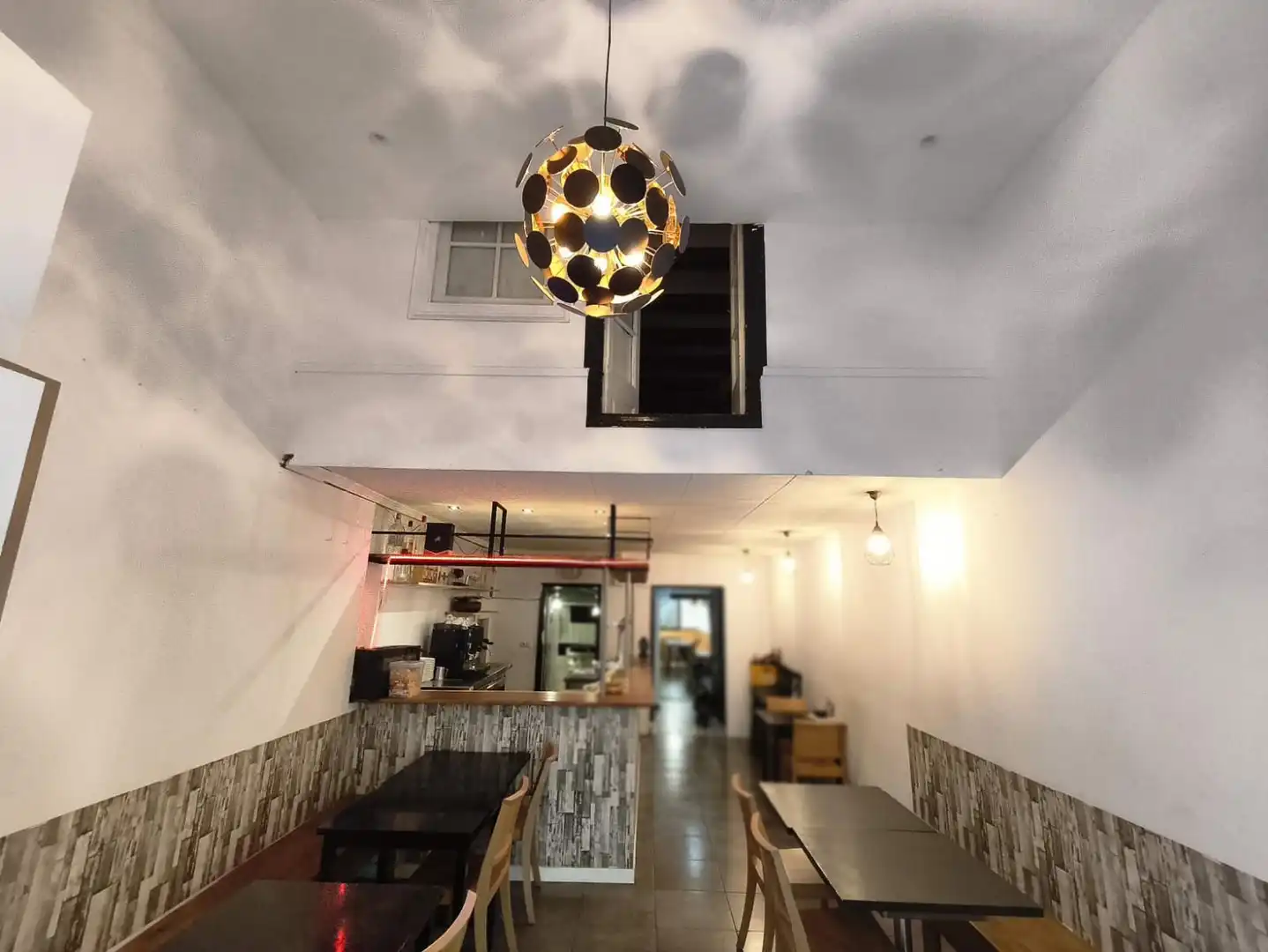 Business premises for transfer in Sants - Montjuïc, imagen 2