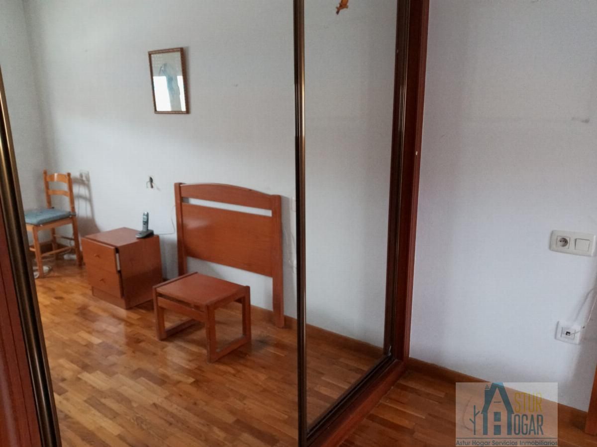 Bedroom of Flat for sale in Oviedo   with Heating, Parquet flooring and Storage room