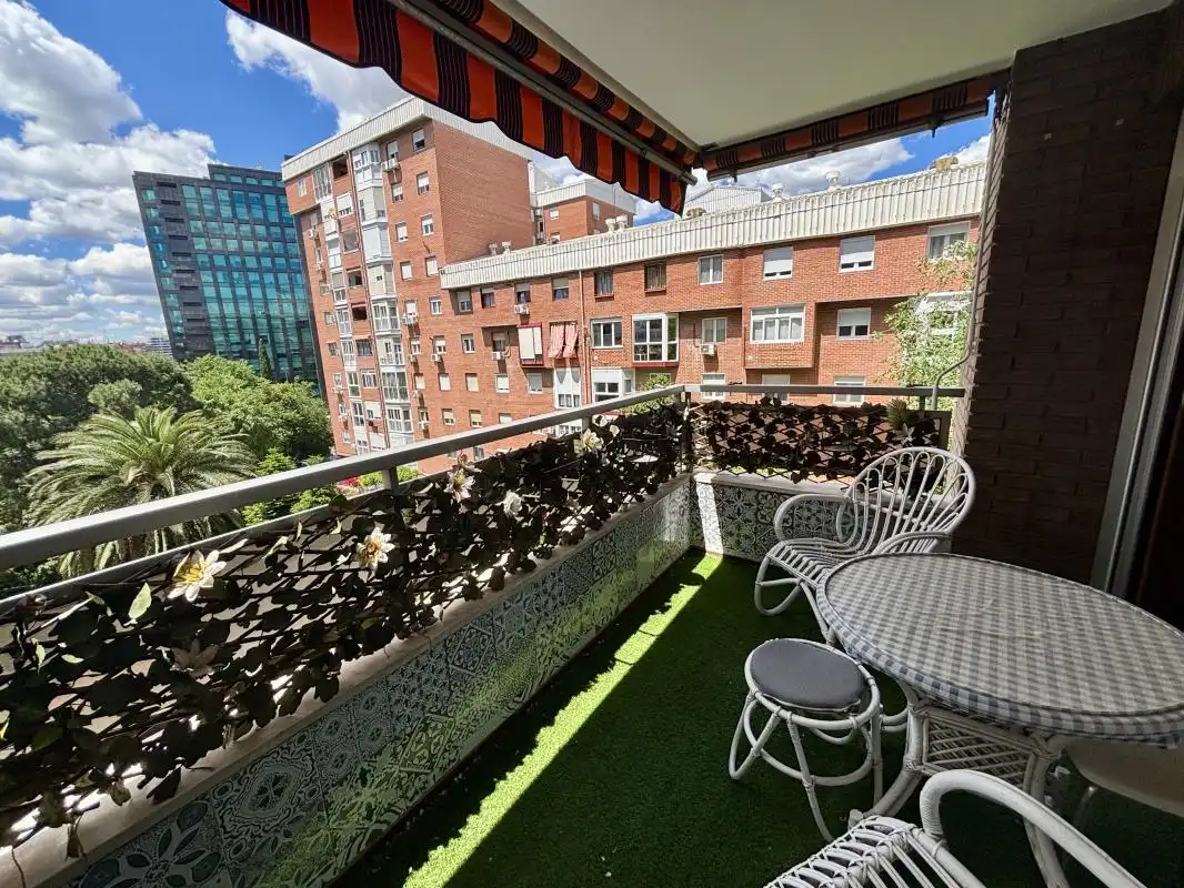 Terrassa de Pis de lloguer en Madrid amb Aire condicionat, Calefacció i Jardí privat