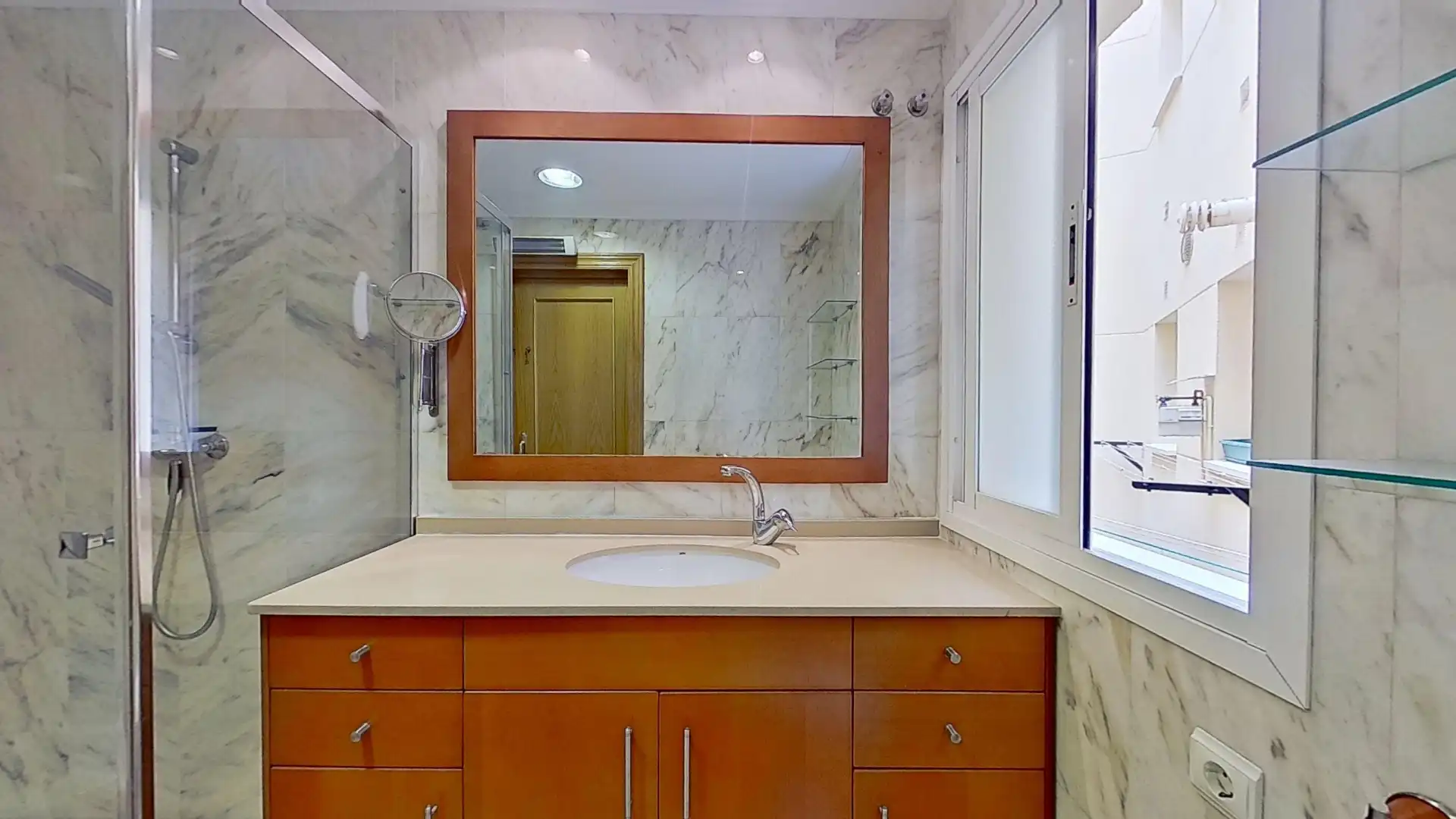Bathroom of Flat for sale in Málaga  with Terrace and Storage room