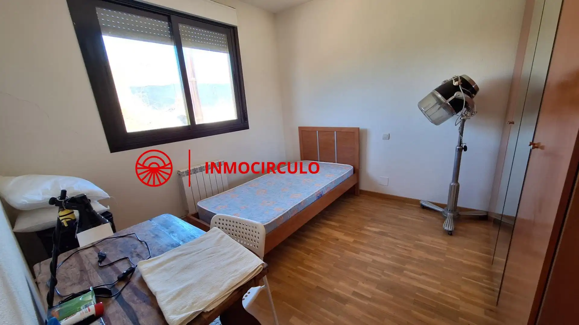 Habitación de Casa adosada en venta en Cogollos con Calefacción y Jardín privado