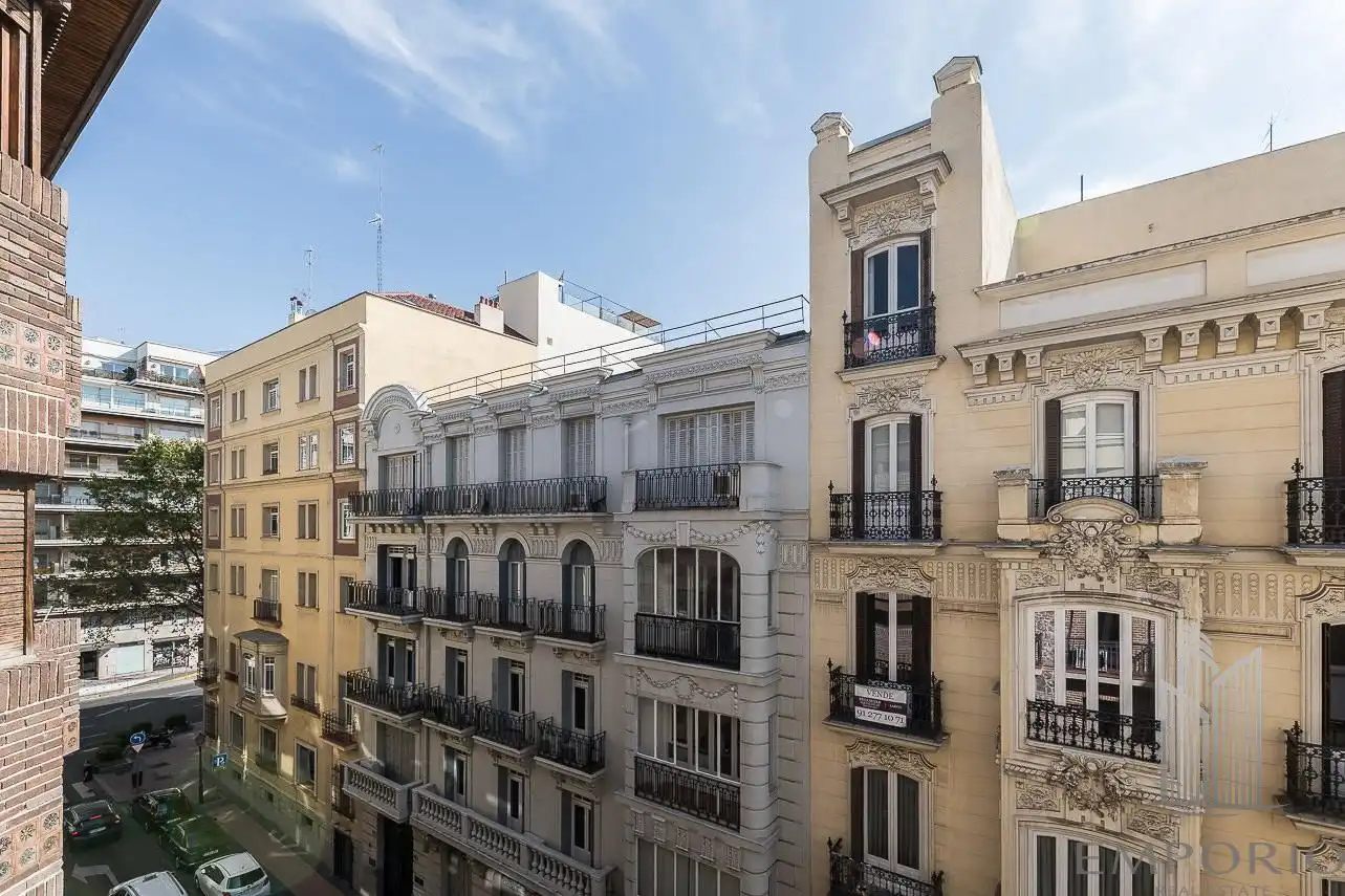 Außenansicht von Dachboden zum Verkauf in Madrid mit Klimaanlage, Terrasse und Möbliert