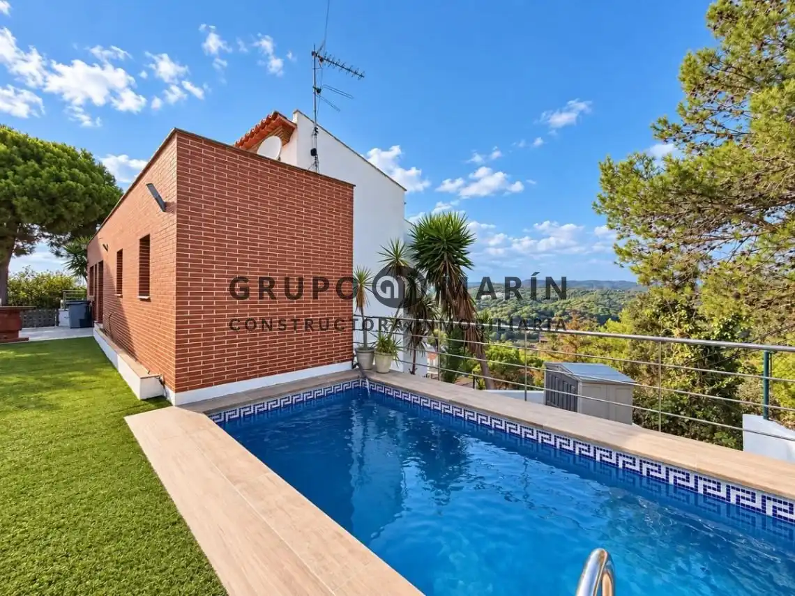 Casa con piscina en venta en Carrer Sant Damià