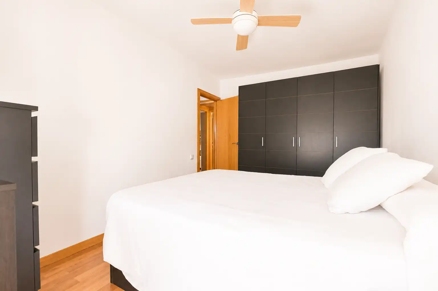 Habitación de Piso en venta en Santa Coloma de Gramenet con Aire acondicionado y Terraza
