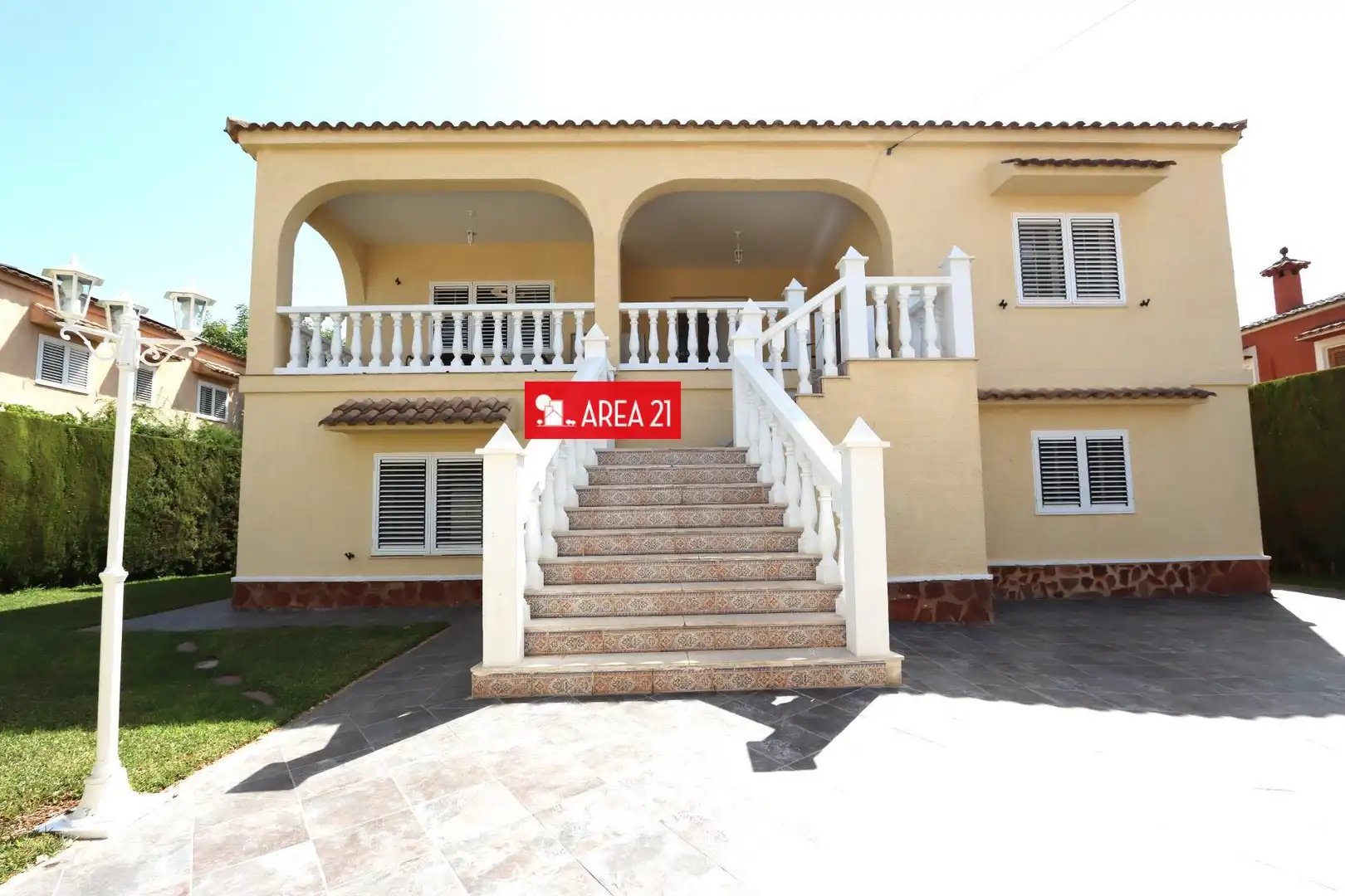 Exterior view of Houses for sale in La Pobla de Vallbona  with Heating, Terrace and Storage room