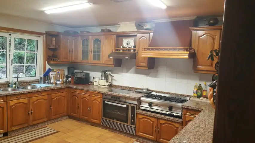 Cocina de Casa o chalet en venta en Pontevedra Capital  con Calefacción, Jardín privado y Terraza