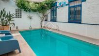 Swimming pool of House or chalet for sale in  Madrid Capital  with Air Conditioner, Heating and Private garden