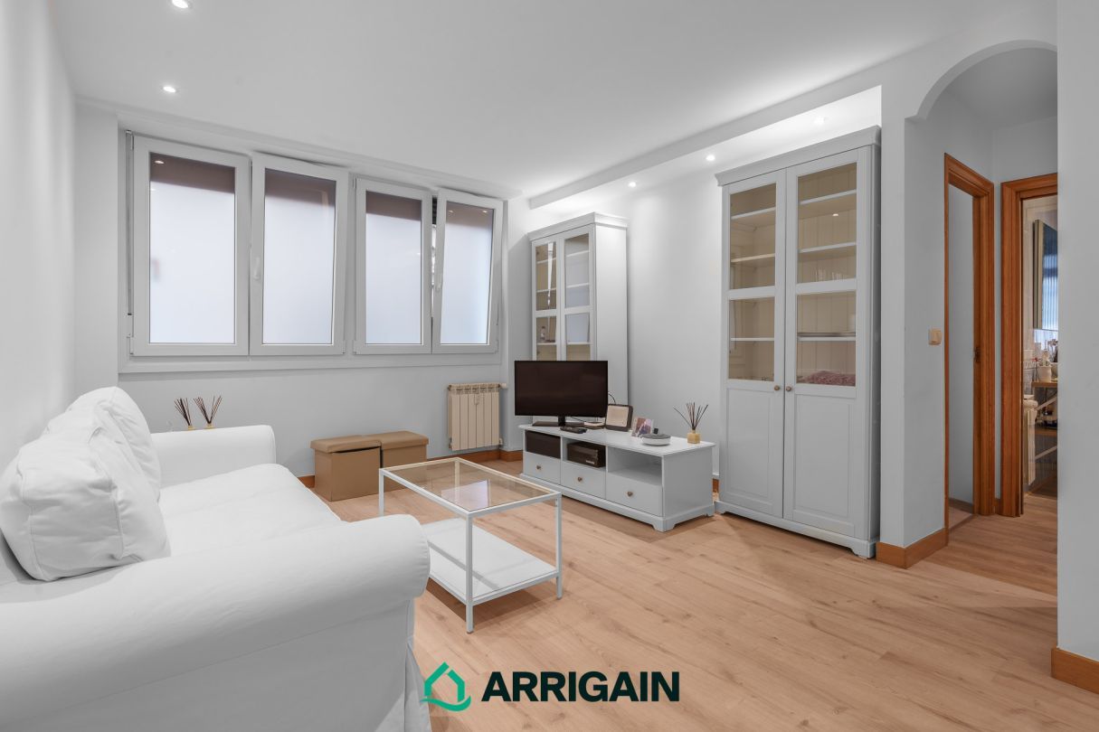 Living room of Flat for sale in Donostia - San Sebastián   with Heating, Oven and Washing machine