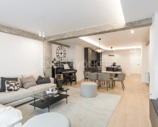 Sala d'estar de Apartament de lloguer en  Madrid Capital amb Calefacció, Terrassa i Moblat