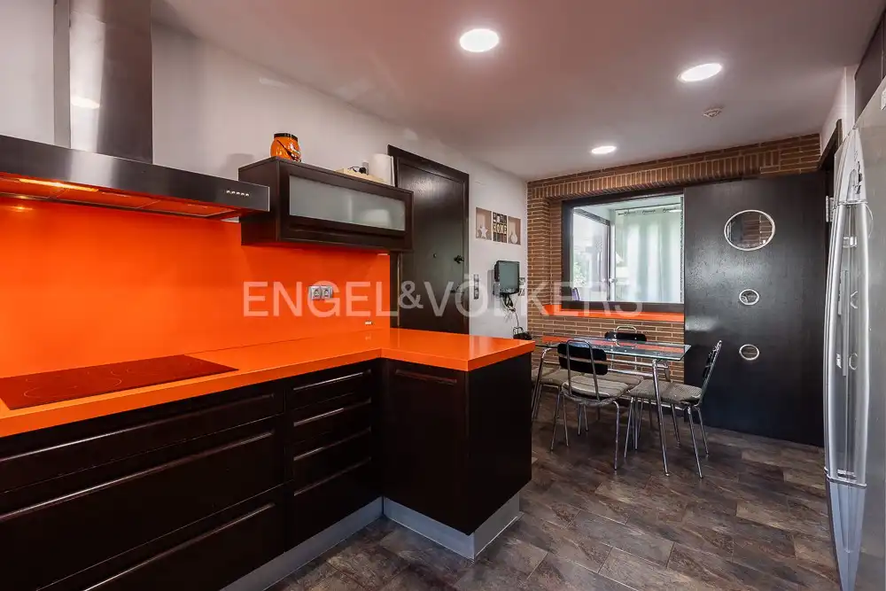 Kitchen of Houses for rent in Paterna  with Air Conditioner, Heating and Private garden