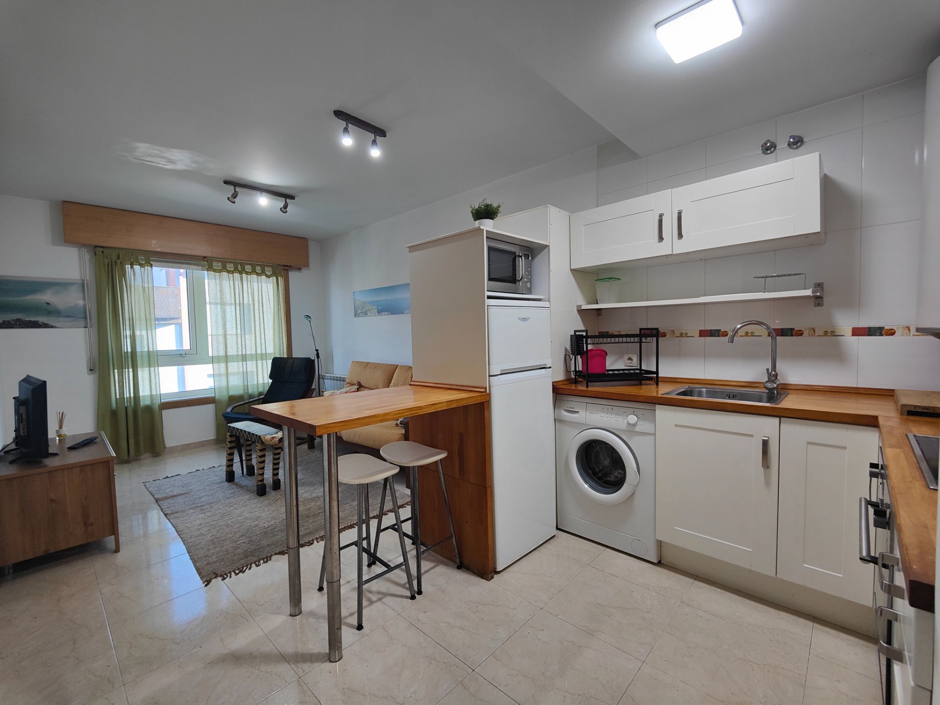 Cuina de Pis en venda en Rianxo amb Calefacció, Parquet i Moblat