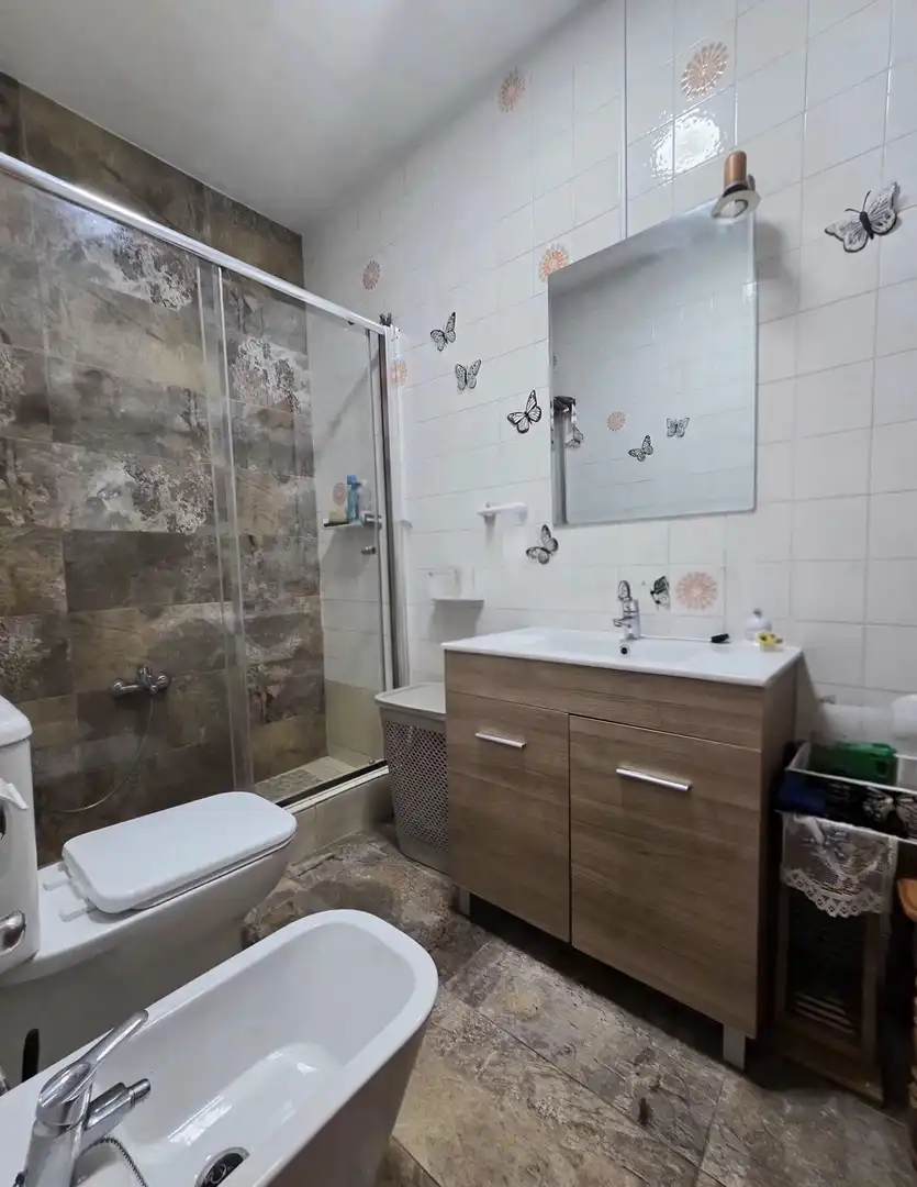 Bany de Pis en venda en Torremolinos amb Jardí privat, Terrassa i Piscina comunitària