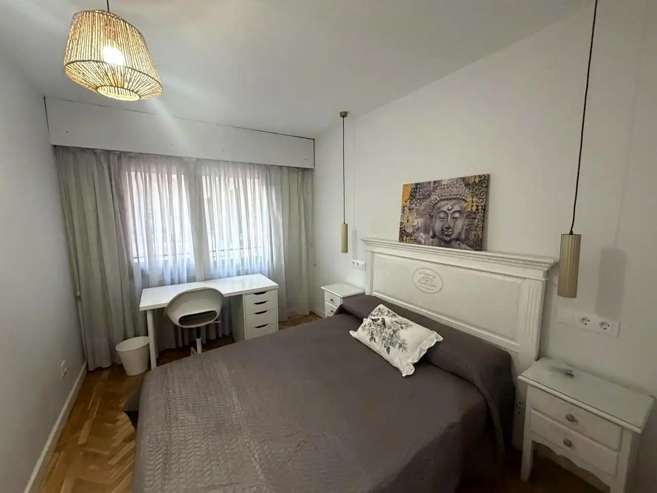 Dormitori de Pis de lloguer en Madrid amb Aire condicionat, Calefacció i Piscina