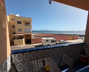 Vista exterior de Casa adosada en venda en La Oliva amb Terrassa i Balcó