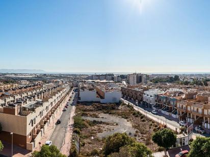 Vista exterior de Pis en venda en  Almería Capital amb Aire condicionat