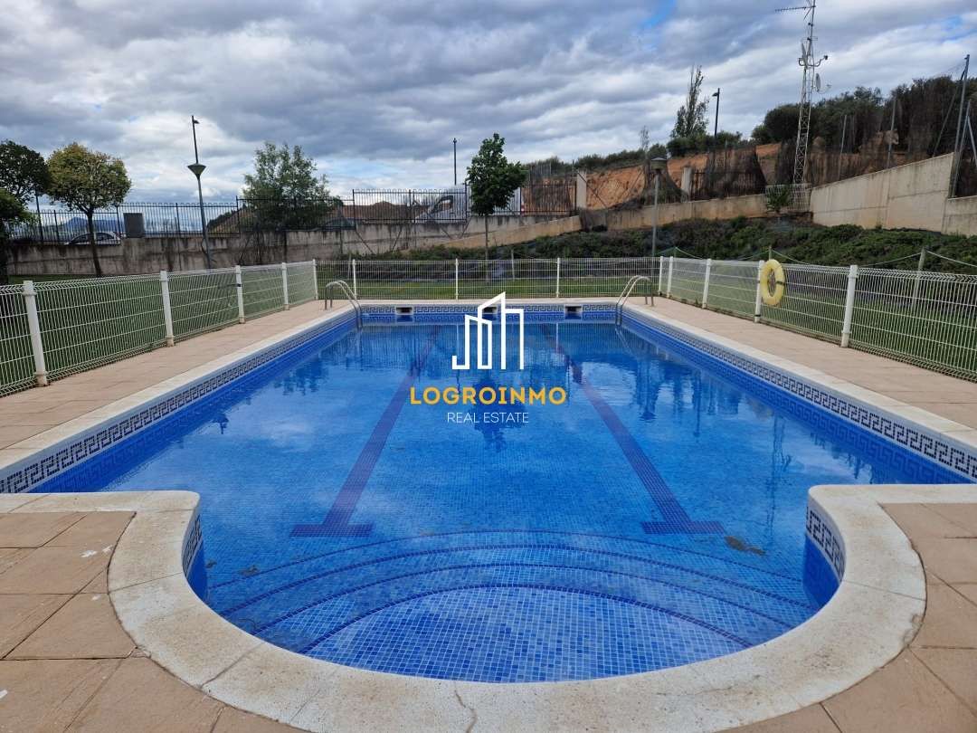 Piscina de Pis en venda en Villamediana de Iregua amb Calefacció, Terrassa i Traster