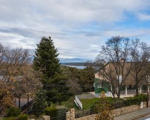 Vista exterior de Casa o xalet en venda en Valdemorillo amb Calefacció, Terrassa i Piscina