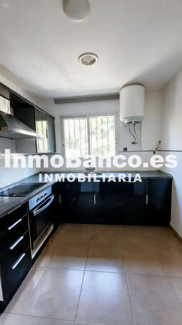 Cuina de Casa o xalet en venda en Chiva amb Jardí privat i Terrassa