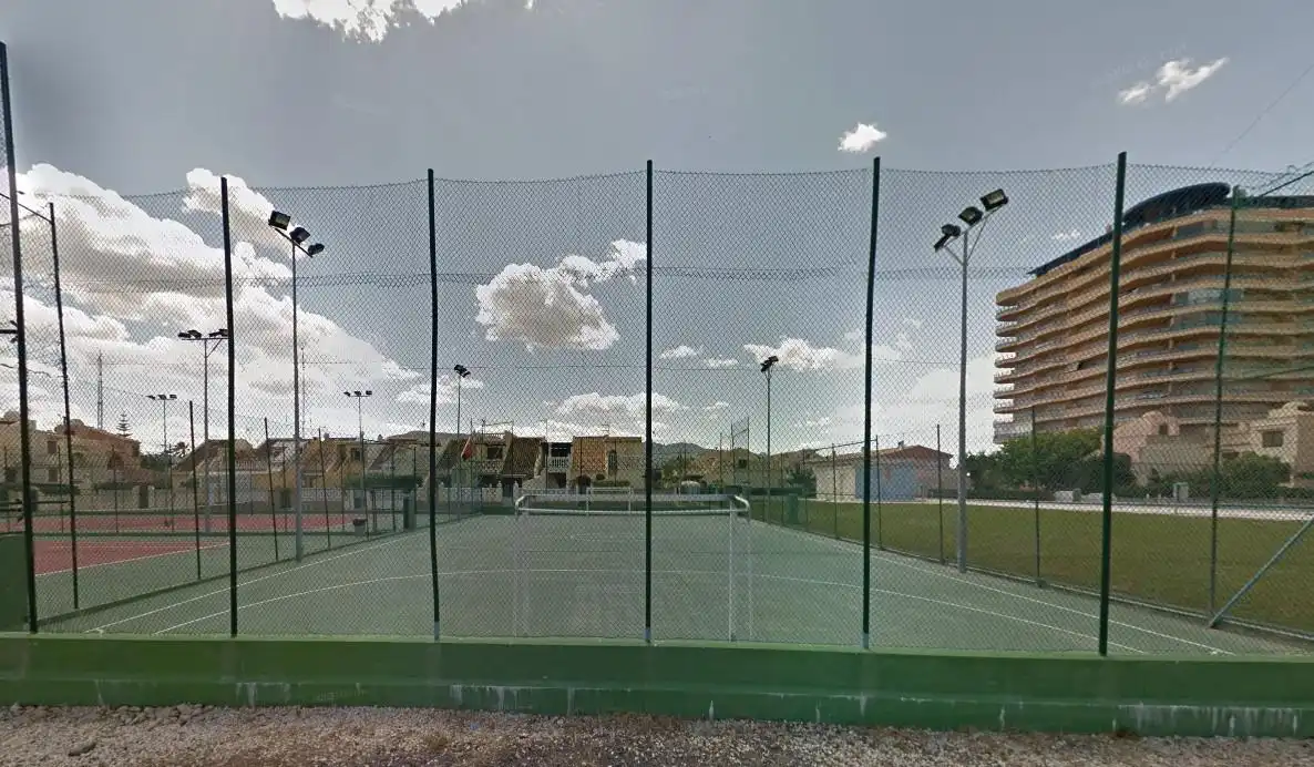 Aparcament de Casa adosada en venda en Tavernes de la Valldigna amb Aire condicionat, Calefacció i Terrassa