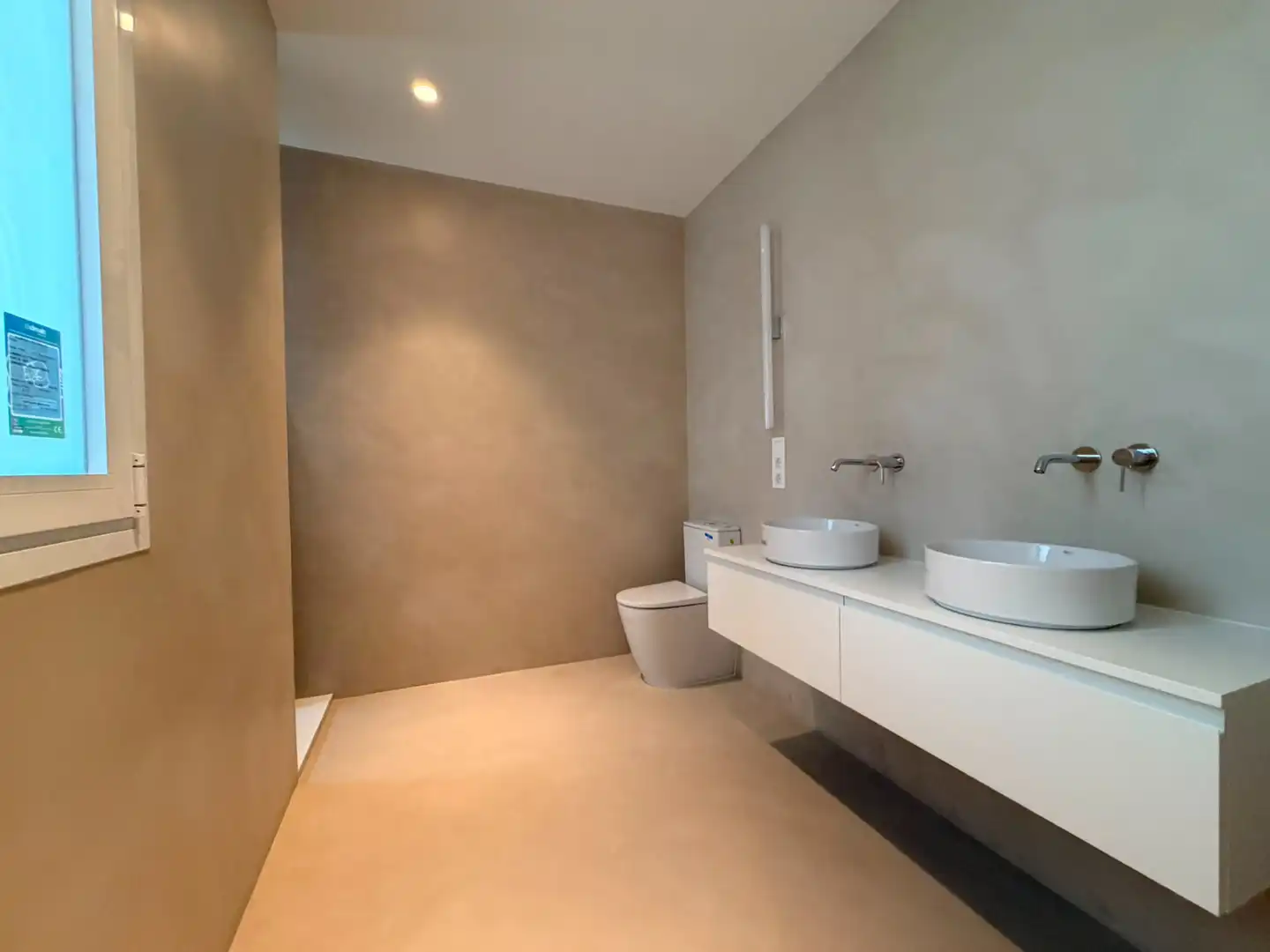 Bathroom of Flat for sale in Madrid  with Air Conditioner, Heating and Balcony