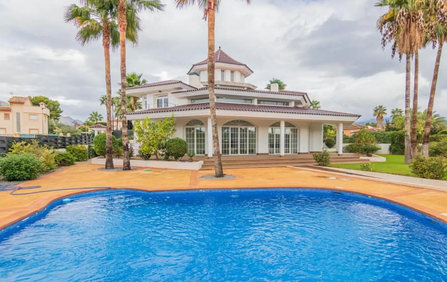 Vista exterior de Apartamento en venta en Pueblo - Urbanizaciones