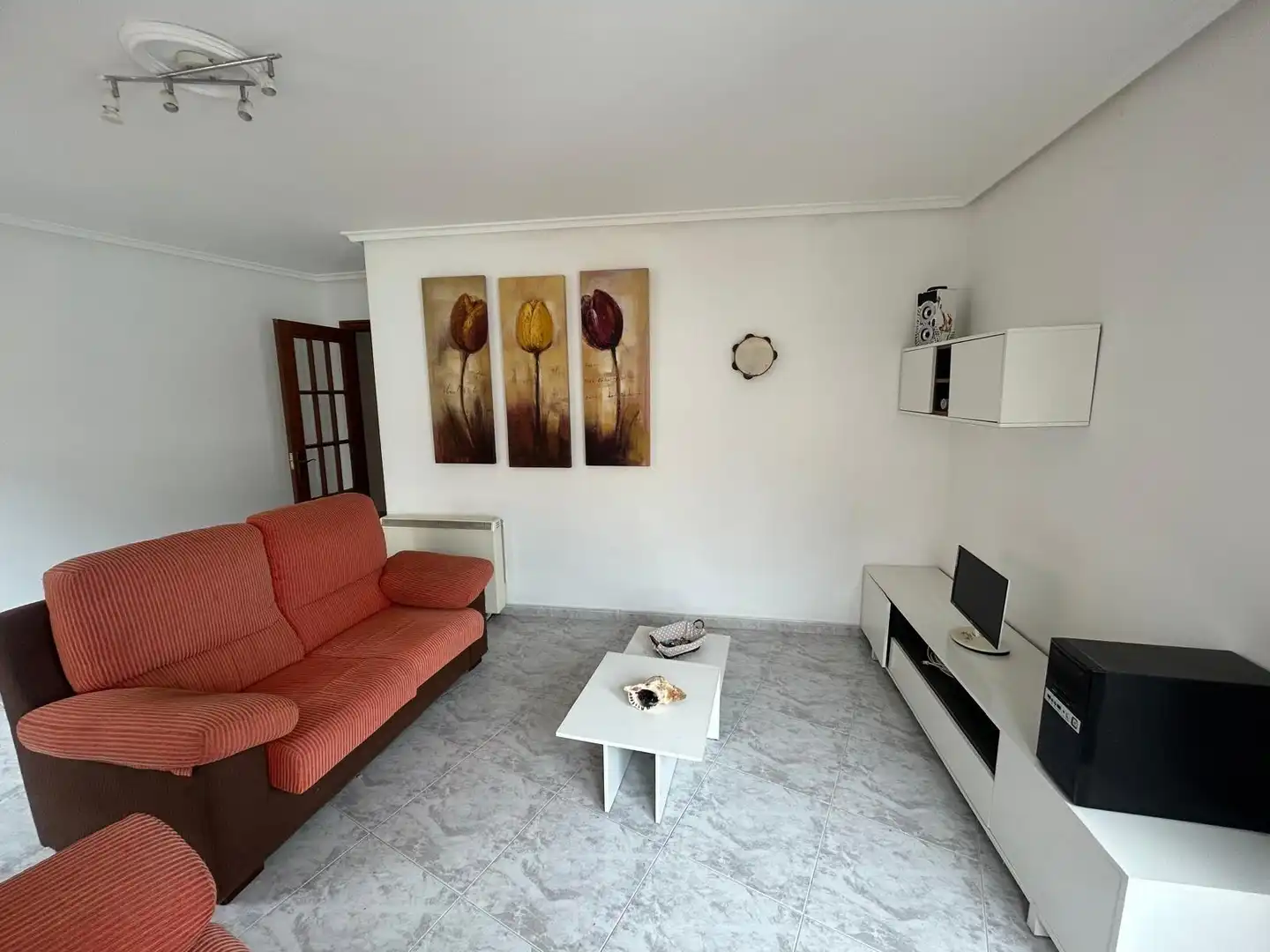Sala d'estar de Pis en venda en A Pobra do Caramiñal amb Calefacció, Traster i Moblat
