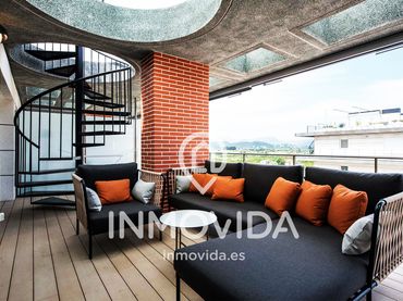 Attico con balcone in vendita a Avenida Matisse